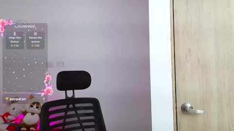 Snapshot of aliciia_23 chatting on March 4, 11:22 pm aliciia_23 online show from March 4, 11:22 pm