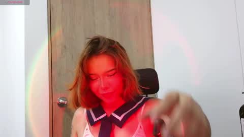 aliciia_23 online show from April 16, 9:39 pm