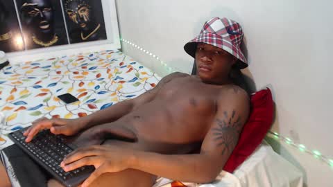 Snapshot of alid_17 chatting on December 7, 10:28 pm Alid 17 online show from December 7, 10:28 pm