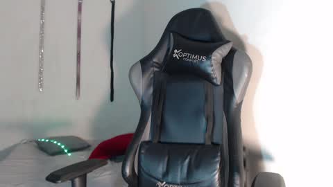 Snapshot of alid_17 chatting on December 14, 10:13 am Alid 17 online show from December 14, 10:13 am