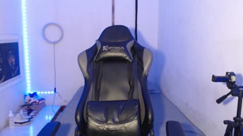 Snapshot of alid_17 chatting on January 4, 5:16 am Alid 17 online show from January 4, 5:16 am