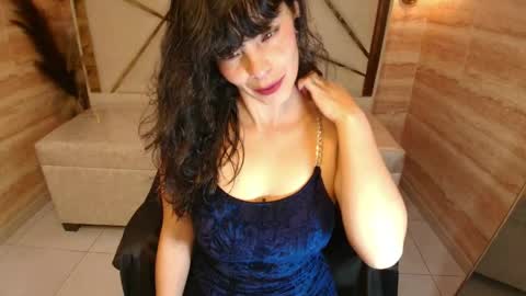 Snapshot of alie_martin_r chatting on May 22, 8:25 pm Alie online show from May 22, 8:25 pm