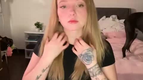 spaceprincess online show from April 14, 1:22 am