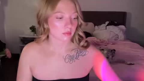 spaceprincess online show from April 15, 1:45 am