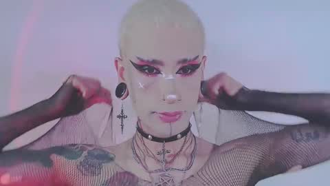 Snapshot of alienexxx chatting on January 17, 11:30 pm online show from January 17, 11:30 pm