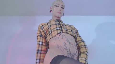 Snapshot of alienexxx chatting on February 11, 8:58 pm online show from February 11, 8:58 pm