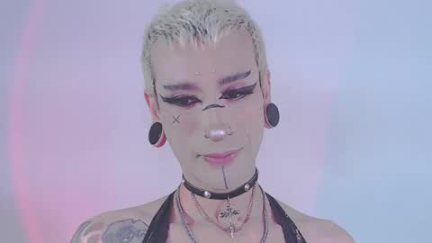 Snapshot of alienexxx chatting on February 23, 1:25 am online show from February 23, 1:25 am