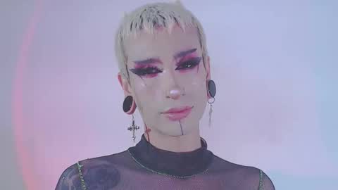 Snapshot of alienexxx chatting on February 28, 12:22 am online show from February 28, 12:22 am