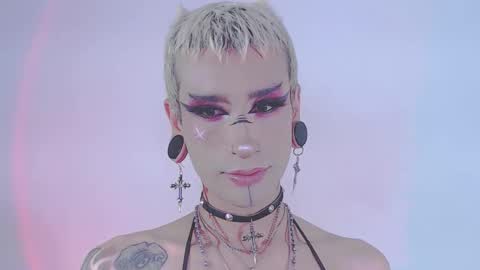 Snapshot of alienexxx chatting on March 2, 12:35 am online show from March 2, 12:35 am