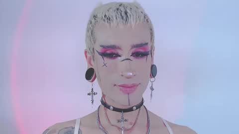 Snapshot of alienexxx chatting on March 3, 12:50 am online show from March 3, 12:50 am