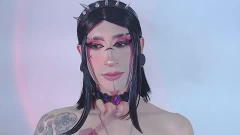 Snapshot of alienexxx chatting on April 29, 11:00 pm online show from April 29, 11:00 pm
