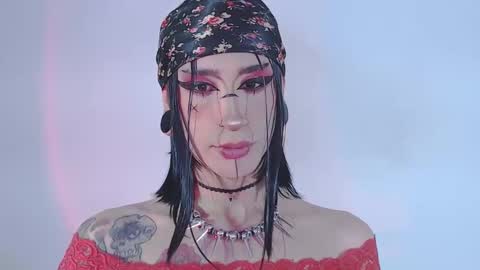 Snapshot of alienexxx chatting on May 9, 4:12 pm online show from May 9, 4:12 pm
