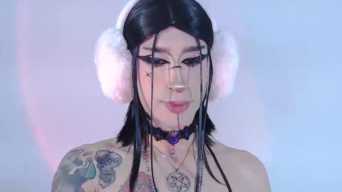 Snapshot of alienexxx chatting on May 27, 12:07 am online show from May 27, 12:07 am