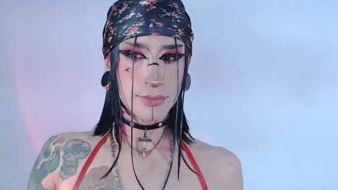 Snapshot of alienexxx chatting on June 2, 12:01 am online show from June 2, 12:01 am