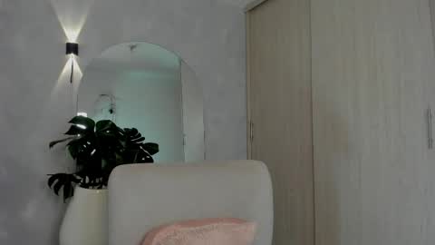 Snapshot of aliessiarose1 chatting on April 27, 11:08 am Ali online show from April 27, 11:08 am