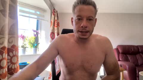 Snapshot of alig1980 chatting on July 20, 7:44 am alig1980 online show from July 20, 7:44 am