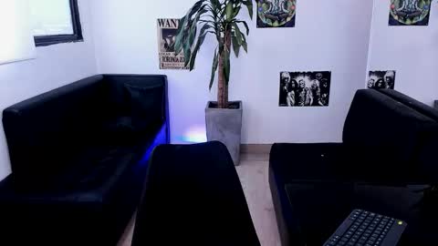 Snapshot of aliice_greco chatting on February 8, 1:25 pm Alice online show from February 8, 1:25 pm