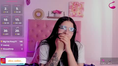 aliice_walker_ online show from December 6, 6:39 pm