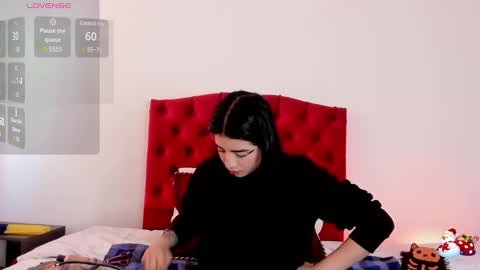 aliice_walker_ online show from December 11, 2:11 pm