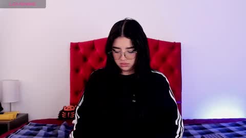 aliice_walker_ online show from December 14, 3:25 pm