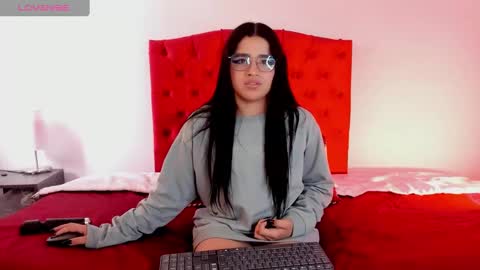 aliice_walker_ online show from December 20, 3:42 pm