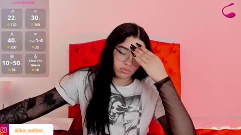 aliice_walker_ online show from December 23, 3:55 pm