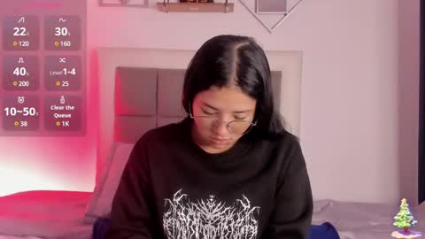 aliice_walker_ online show from January 18, 12:04 pm