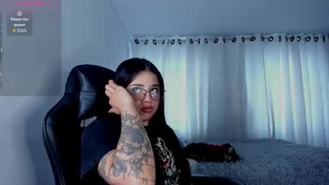 aliice_walker_ online show from February 23, 5:43 pm