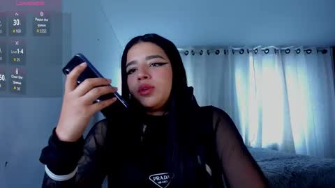 aliice_walker_ online show from March 25, 3:07 pm