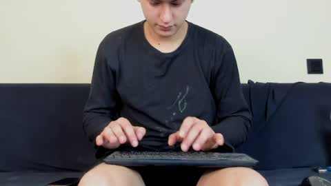 Snapshot of alikuskya chatting on April 26, 2:53 am Dan online show from April 26, 2:53 am