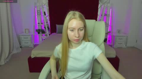 Snapshot of alina__blonde chatting on April 26, 5:38 am Alina online show from April 26, 5:38 am