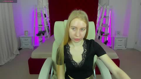 Snapshot of alina__blonde chatting on May 9, 5:56 am Alina online show from May 9, 5:56 am