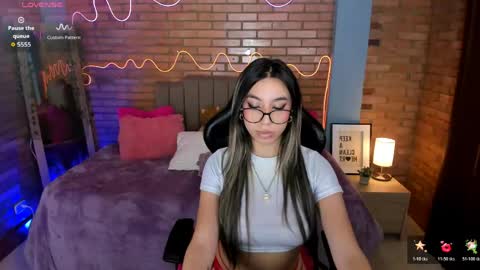 Snapshot of alina_honeyx chatting on May 25, 11:55 pm Alina online show from May 25, 11:55 pm