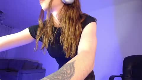 Snapshot of alina_lee01 chatting on May 20, 2:07 am NYX online show from May 20, 2:07 am