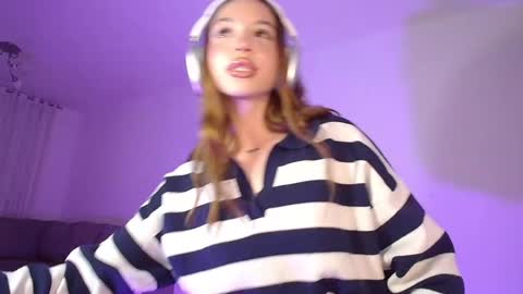 Snapshot of alina_lee01 chatting on May 24, 12:26 am NYX online show from May 24, 12:26 am