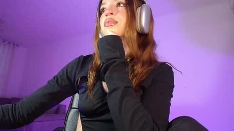 Snapshot of alina_lee01 chatting on May 24, 11:10 pm NYX online show from May 24, 11:10 pm