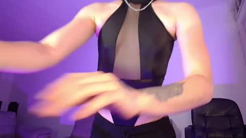 Snapshot of alina_lee01 chatting on June 9, 12:33 am NYX online show from June 9, 12:33 am