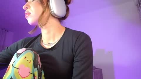 Snapshot of alina_lee01 chatting on June 11, 2:53 am NYX online show from June 11, 2:53 am