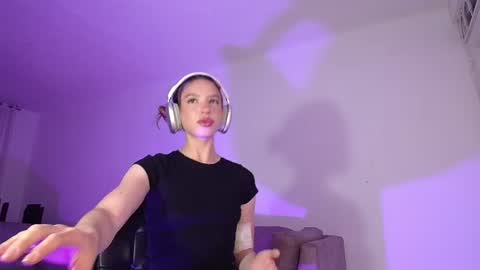 Snapshot of alina_lee01 chatting on June 13, 12:41 am NYX online show from June 13, 12:41 am