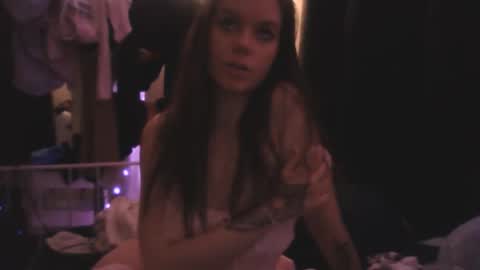 Snapshot of alina_nightshade chatting on April 16, 5:19 am Alina Nightshade online show from April 16, 5:19 am