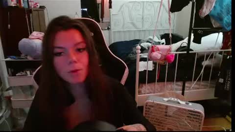 Snapshot of alina_nightshade chatting on June 21, 2:14 am Alina Nightshade online show from June 21, 2:14 am