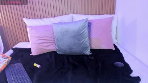 Snapshot of alina_sauvage_ chatting on February 6, 8:56 pm alina online show from February 6, 8:56 pm