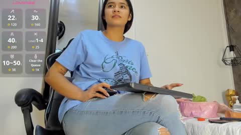 Snapshot of alina_sauvage_ chatting on March 1, 6:32 pm alina online show from March 1, 6:32 pm