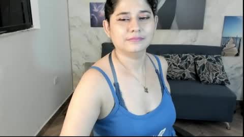 Snapshot of alinabozz1 chatting on June 8, 2:23 am alinabozz1 online show from June 8, 2:23 am