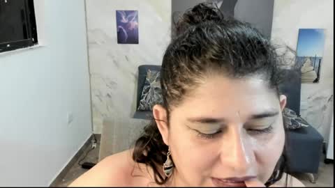 Snapshot of alinabozz1 chatting on June 11, 5:05 am alinabozz1 online show from June 11, 5:05 am
