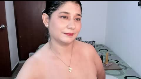Snapshot of alinabozz1 chatting on July 10, 4:17 am alinabozz1 online show from July 10, 4:17 am