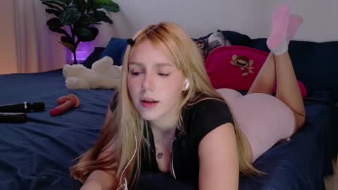 Snapshot of alinacarter__ chatting on January 14, 5:40 pm alina carter online show from January 14, 5:40 pm