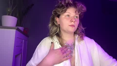 Snapshot of alinahotgirl chatting on July 11, 9:27 pm Alina online show from July 11, 9:27 pm