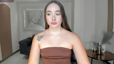 alinakravitz_ online show from April 3, 6:06 pm