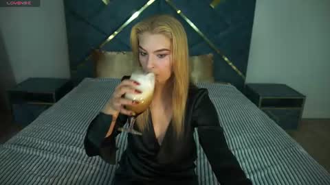 Snapshot of alinalemon chatting on June 19, 8:34 pm Alina online show from June 19, 8:34 pm